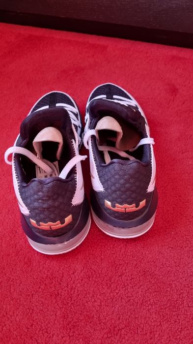 Маратонки Nike Lebron