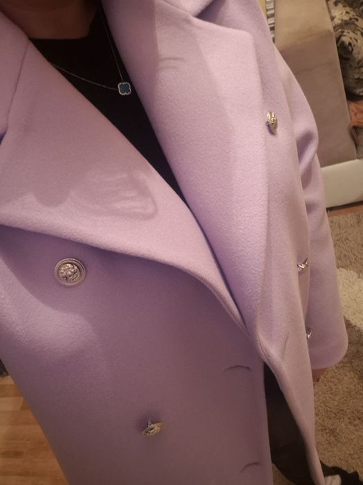 Страхотно бледолилаво палтенце