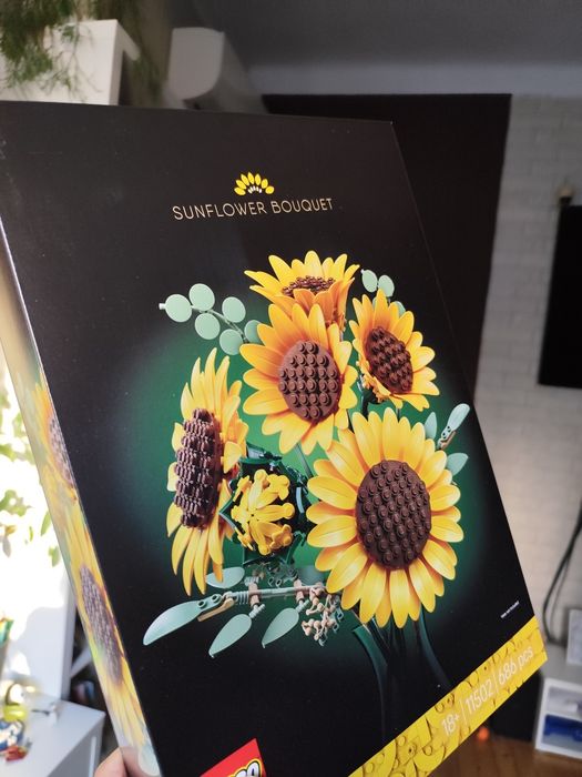 НОВО неотваряно LEGO Botanical Sunflower Bouquet 18+