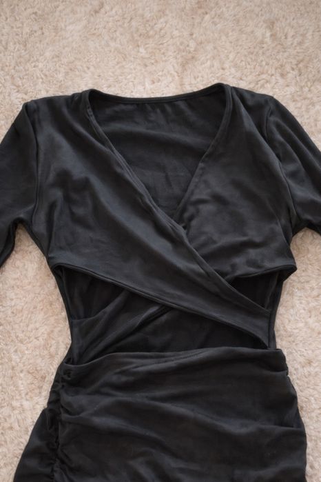 Нова къса черна рокля с дълъг ръкав