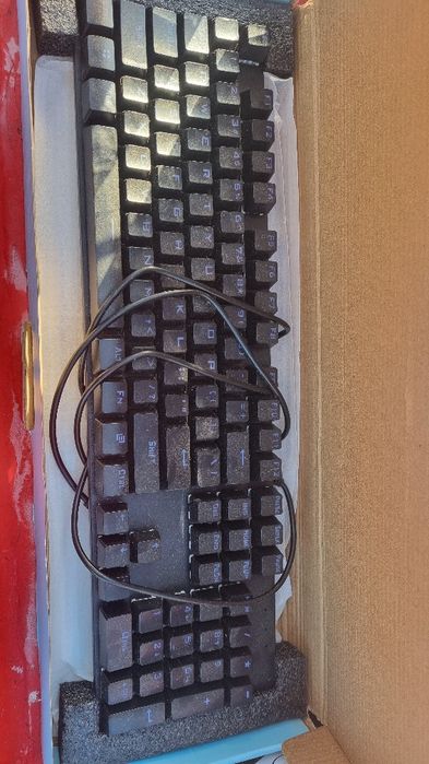 Tastatura RGB mecanica Skylion