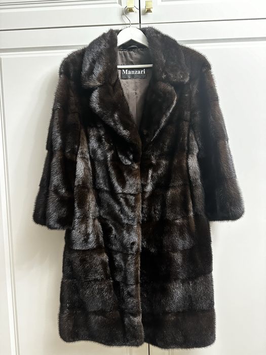 Продам норковую шубу Manzari