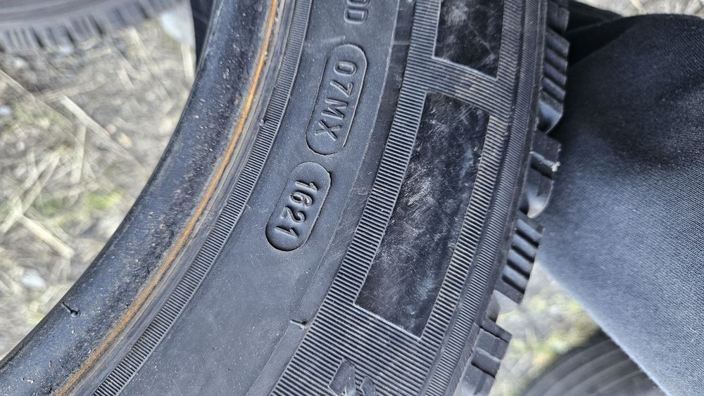 2бр гуми 215 65 16С дот 21 мишелин michelin