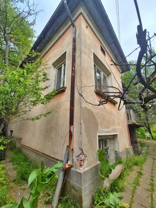 Продаваме къща гр. Искър в близост до Плевен !