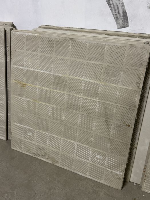 Продам керамогранит бежевого цвета