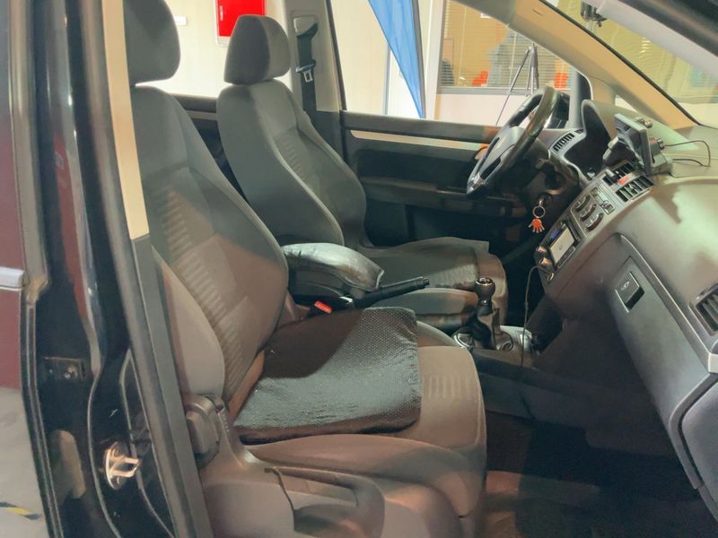 Volkswagen Touran 2.0 TDI Highline 2010