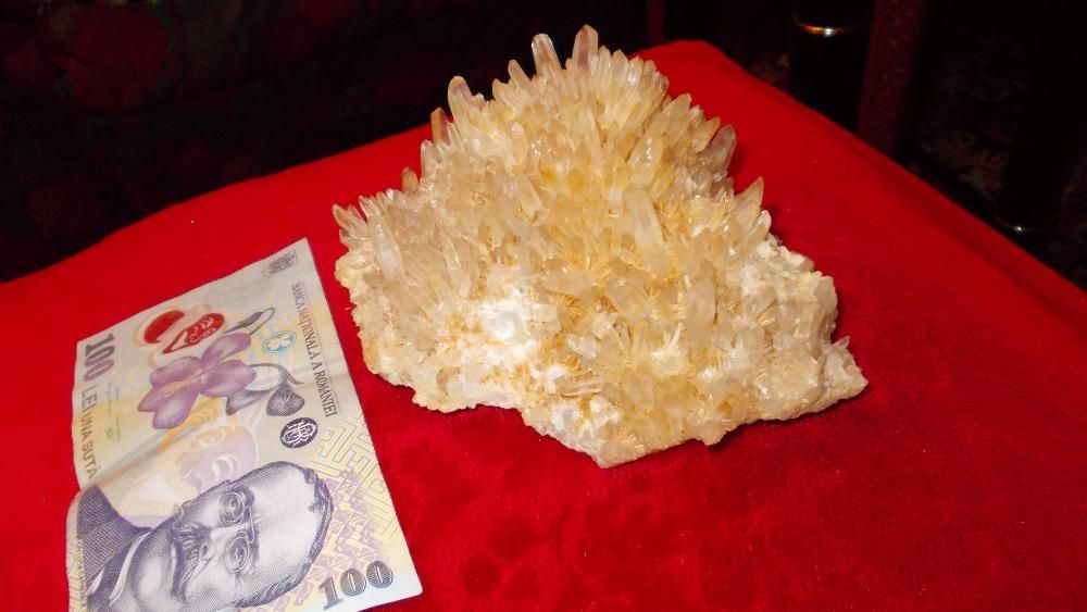 Cristal mineral in forma de INIMA