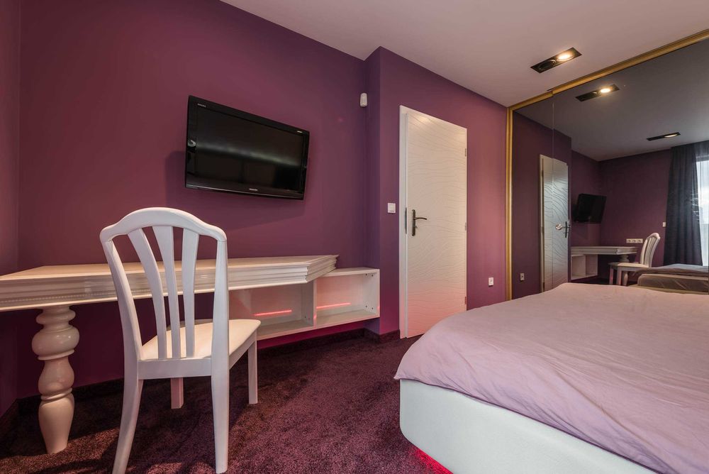 Продава се Тристаен апартамент в Варна, Левски - 135 кв.м за 1473 €/кв.м - Снимка #16