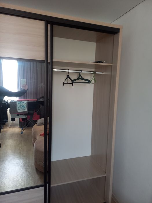 Шкаф купе с зеркалом