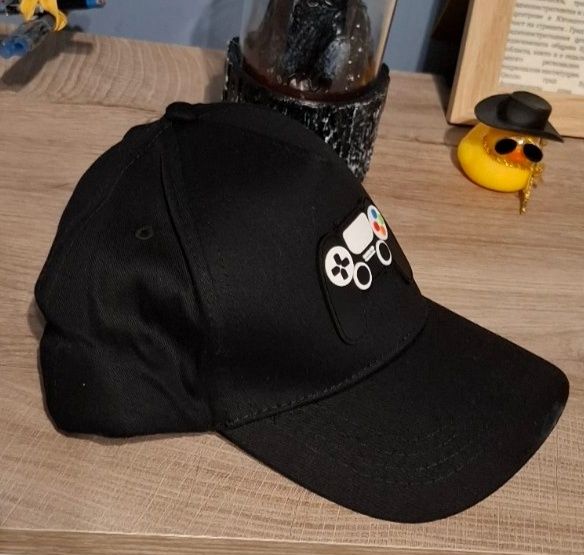 Шапка с козирка, нова