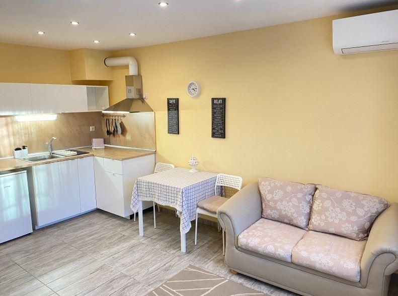 Дава се под наем Двустаен апартамент в Варна, Център - 45 кв.м за 600 € - Снимка #1