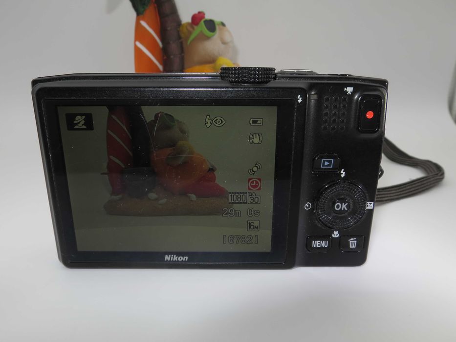 Nikon Coolpix S8200 ултра компактен цифрова фотоапарат, дигитална камера Full-HD, 14x оптичен зум,  пълен комплект, работи отлично