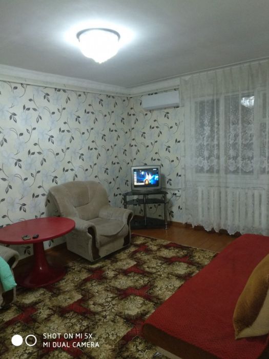 Продам спутник2 3ком 1этаж 2этажки среднее состояние дерево двух подез