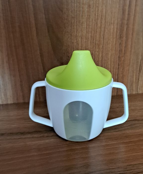 Поильник , соска , стаканчик, состояние хорошее.