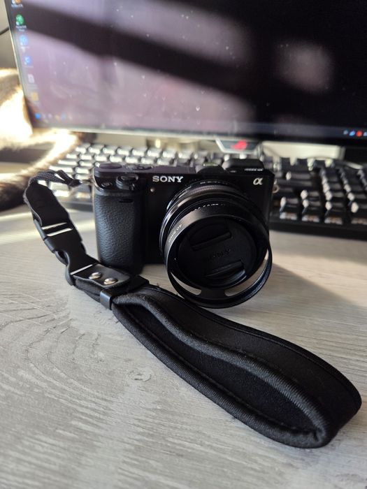 Aparat foto mirrorless Sony A6000 + accesorii