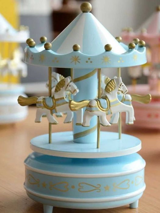 Элегантная музыкальная игрушка-карусель Dream Carousel
