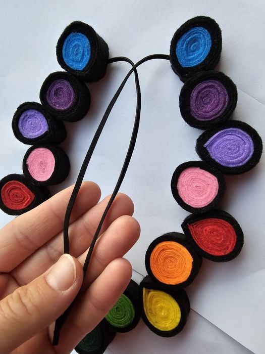 Coliere handmade cu maci/mărgele