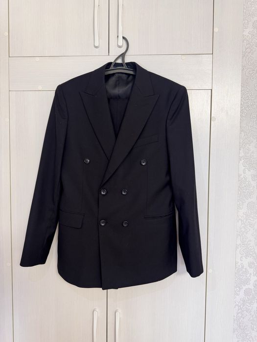 Продаётся костюм тройка