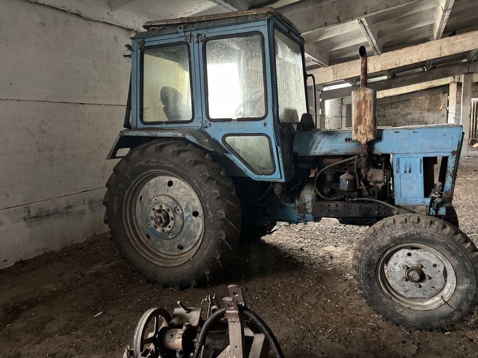 Продам мтз 80,телеги, отвал