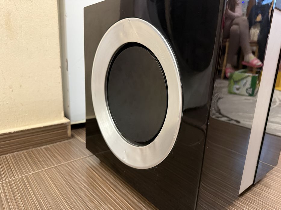 KEF R400b Качествен и масивен Subwoofer
