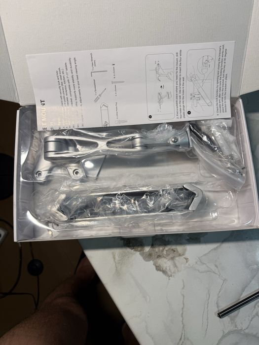 Нетална стойка за стена.