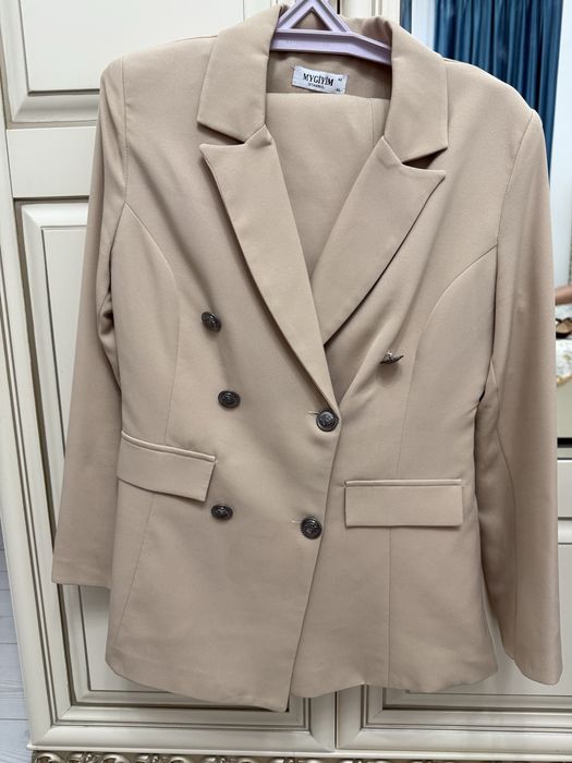 Женские костюмы