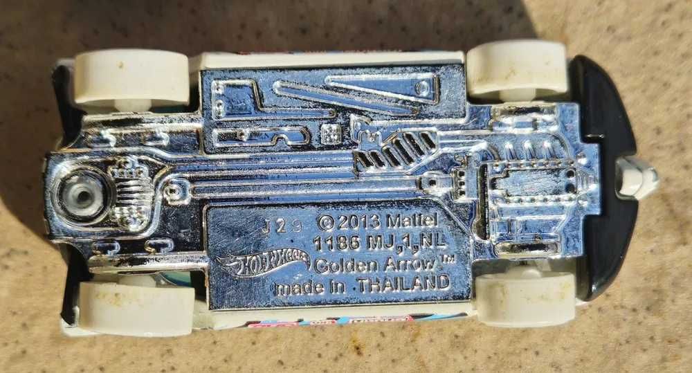 Colectie 4 masini: 2 hot wheels, 2 Norev dintre care una la scara 1/43