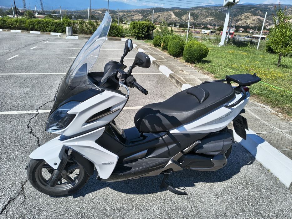 Продавам Kymco  K-XCT 300i