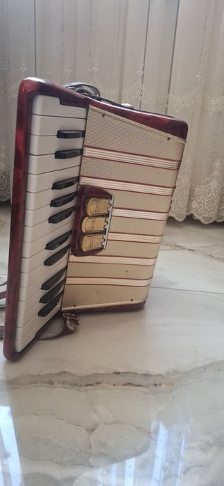Vând acordeon concerto 1