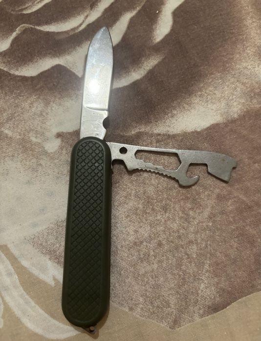 Продавам лот от три ножа