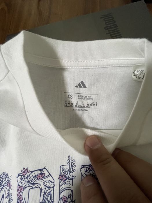 Женская футболка Adidas