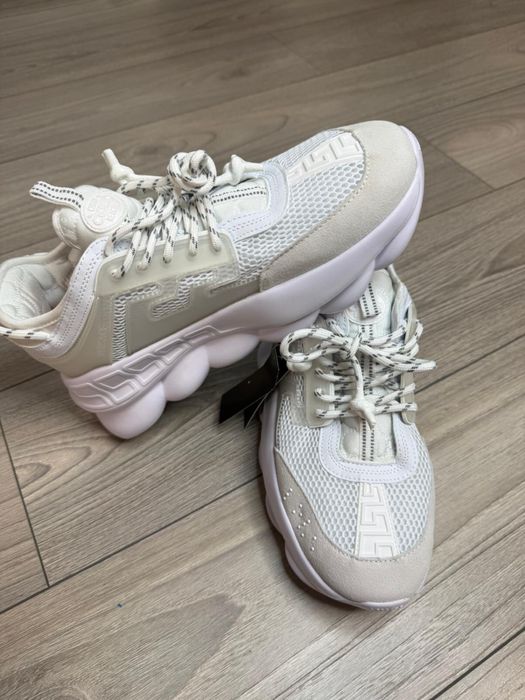 Versace chain reaction