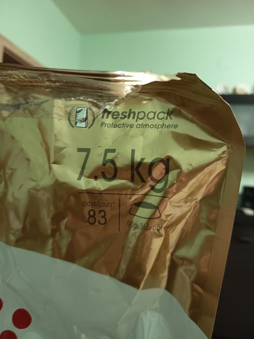 Продавам храна на гранули за куче порода пудел над една година