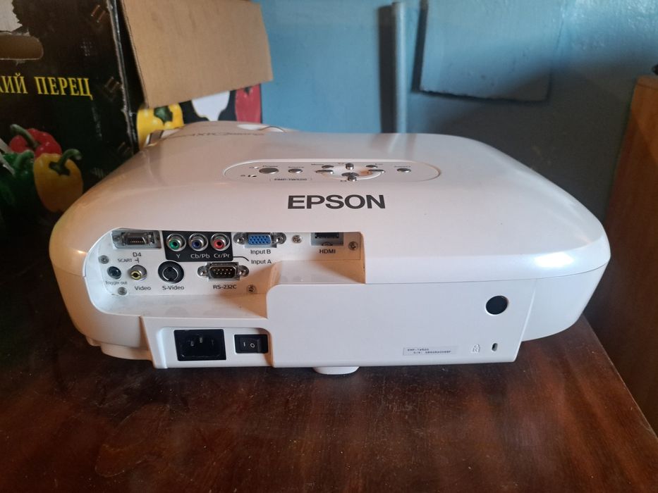Проектор Epson EMP-TW 520 HD-ready