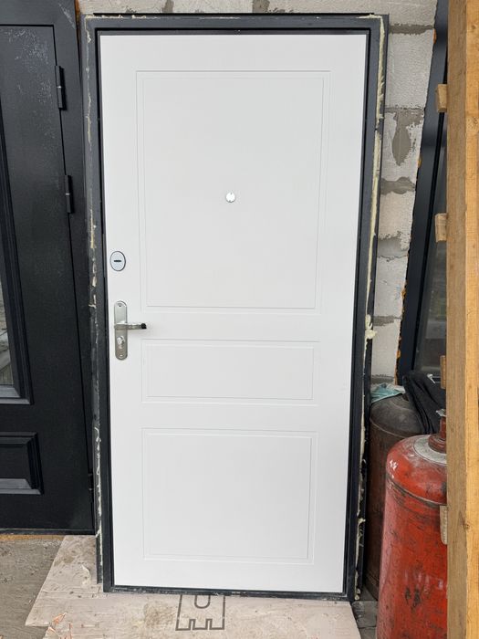 Входная дверь железная