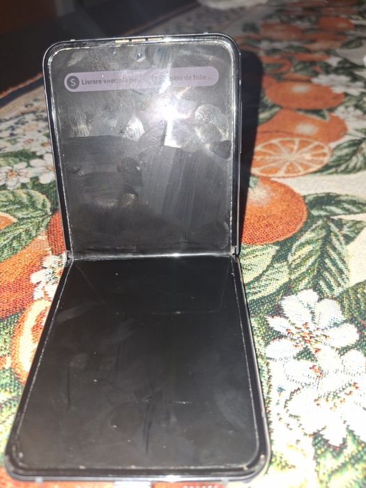 Vând un Galaxy Z Flip 4