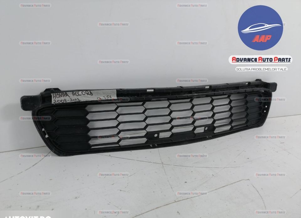 Централна решетка предна броня оригинална Хонда Акорд / Honda Accord O