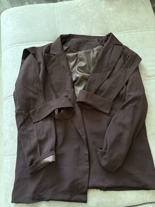 новый коричневый пиджак