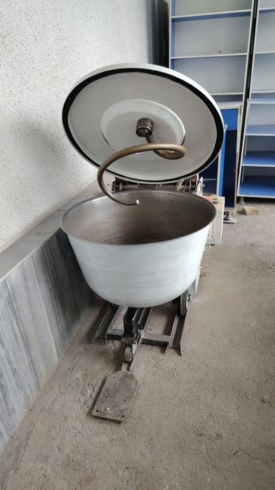 Xamir qoradigan uskuna sotiladi 50 kg