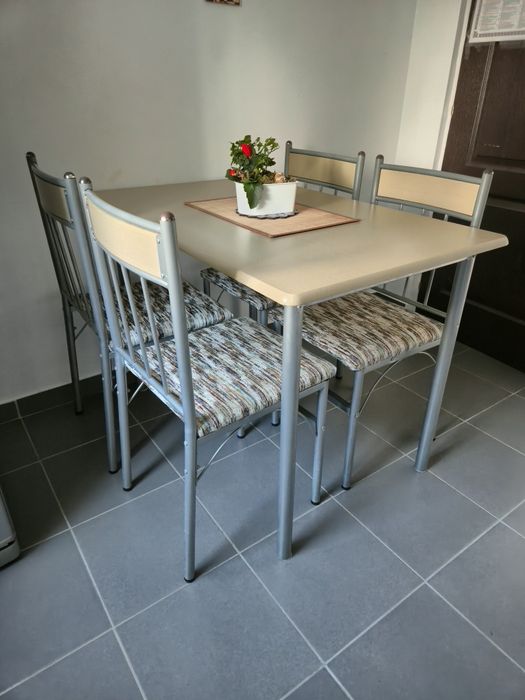 Masa bucătărie cu 4 scaune