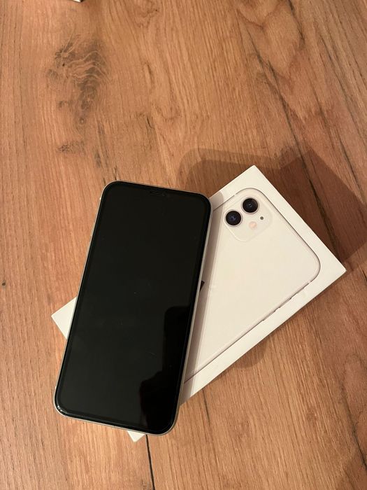 Продам айфон 11 в хорошем состоянии