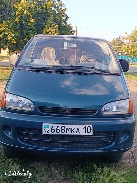 Продам машину идеально для большой семьи