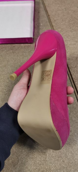 Pantofi sexy cu toc - eleganți - trimit oriunde în tara