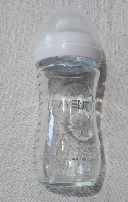 Стъклено шише Philips Avent 240ml.