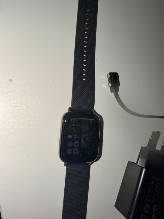 Смарт часовник с зарядно