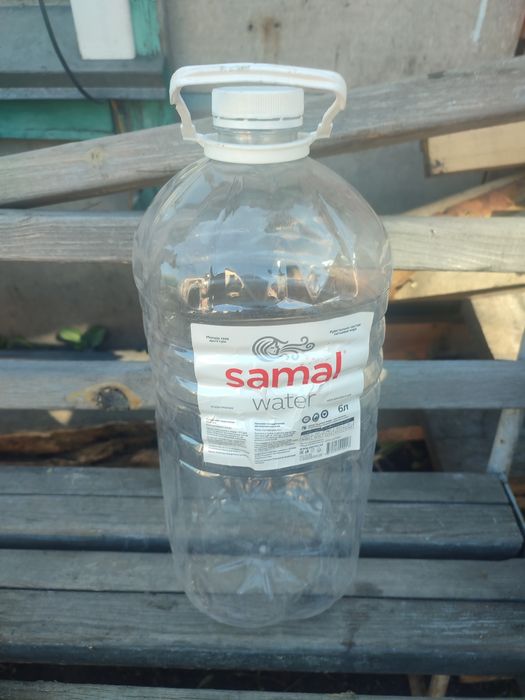 6 литровые бутыли.