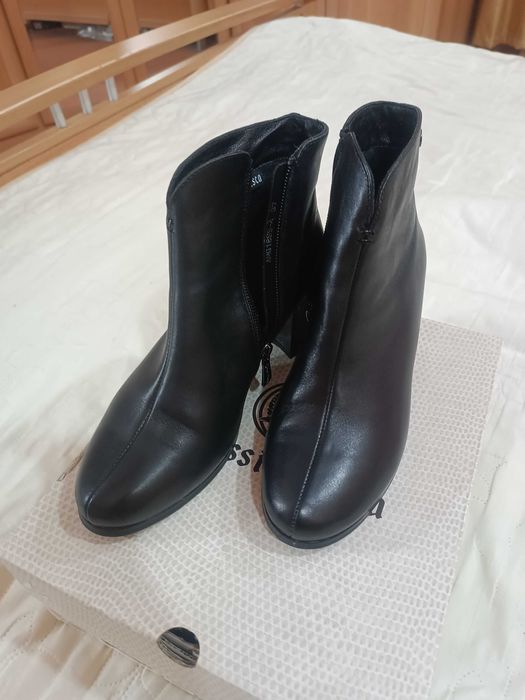 Продаю ботиночки кожанные