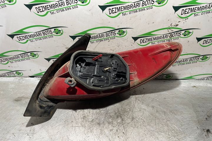 Lampa / Tripla stop dreapta pe hayon Renault Clio a 2-a generatie