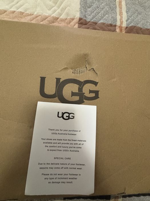vand ugg noi nouti cu cutie si etichete