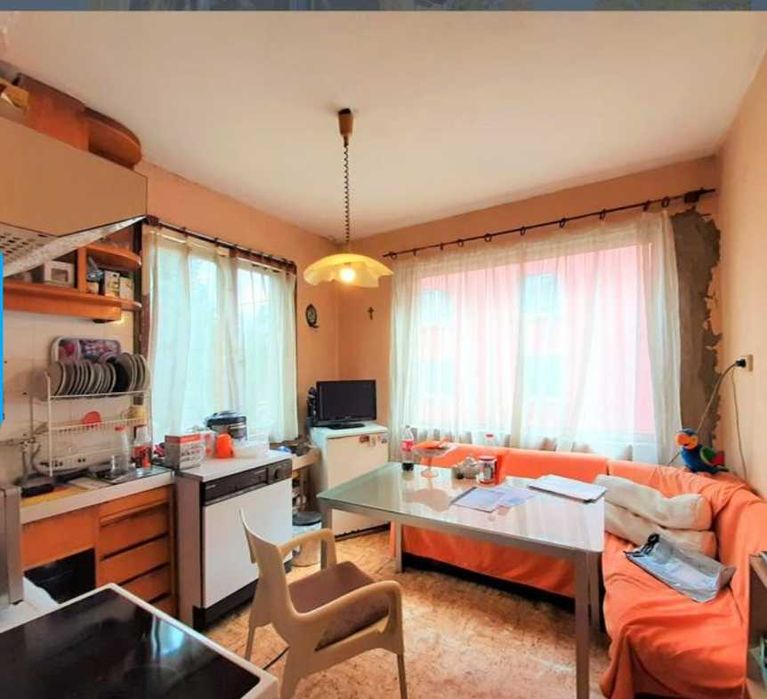 Собственик продава двуетажна къща в гр.София ,кв.,,Бояна”